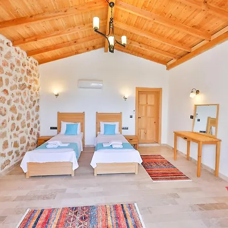 Elegant 2br Stone Retreat With Private Pool *