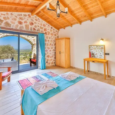 Elegant 2br Stone Retreat With Private Pool *