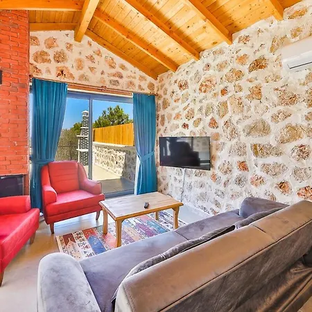Elegant 2br Stone Retreat With Private Pool *