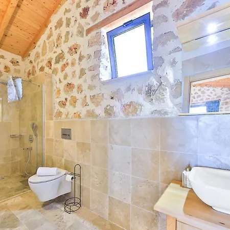 بيت للعطل Elegant 2br Stone Retreat With Private Pool *