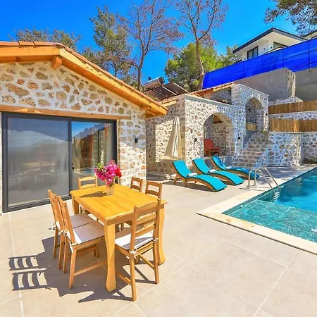 Elegant 2br Stone Retreat With Private Pool *
