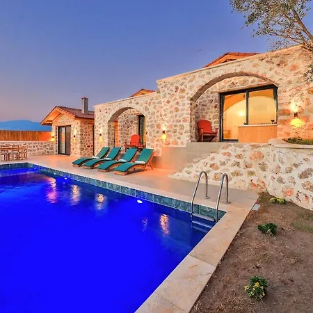 Elegant 2br Stone Retreat With Private Pool Semesterbostad